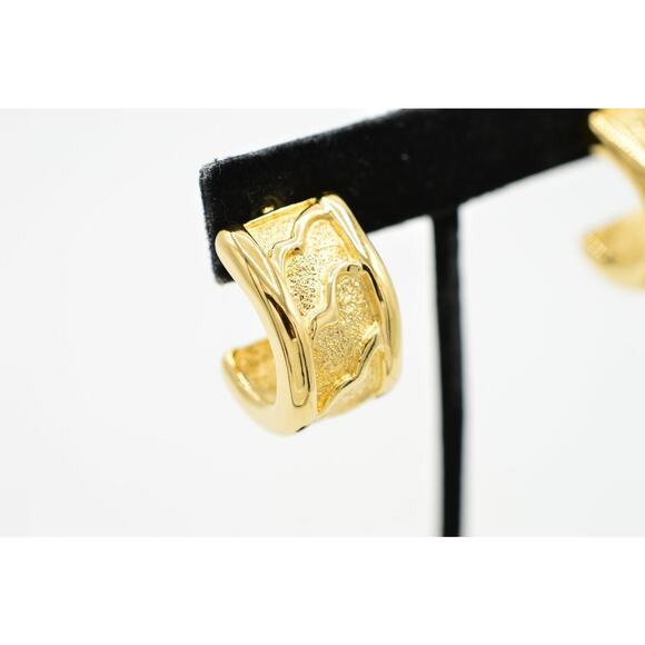 Givenchy Vintage Earrings Hoop Textured Brushed Gold Tone Signed NOS 1980s BinU - Picture 8 of 8